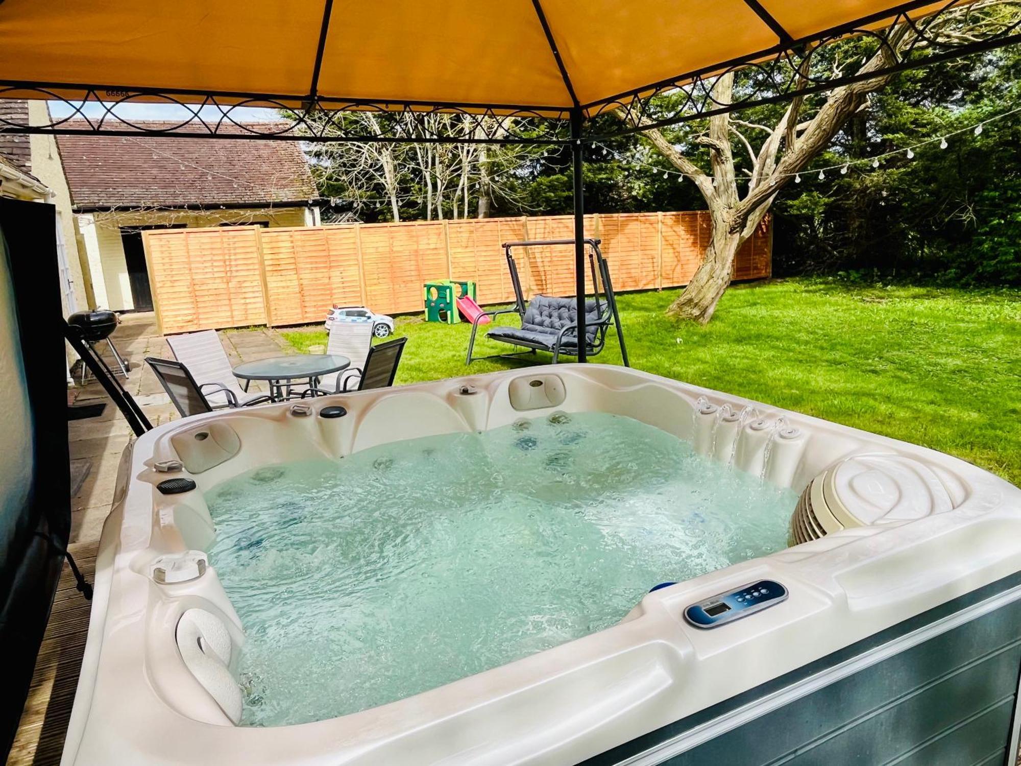 Rural Lodge Stay In Windsor! Hot Tub! Sleeps 20 Bray Kültér fotó