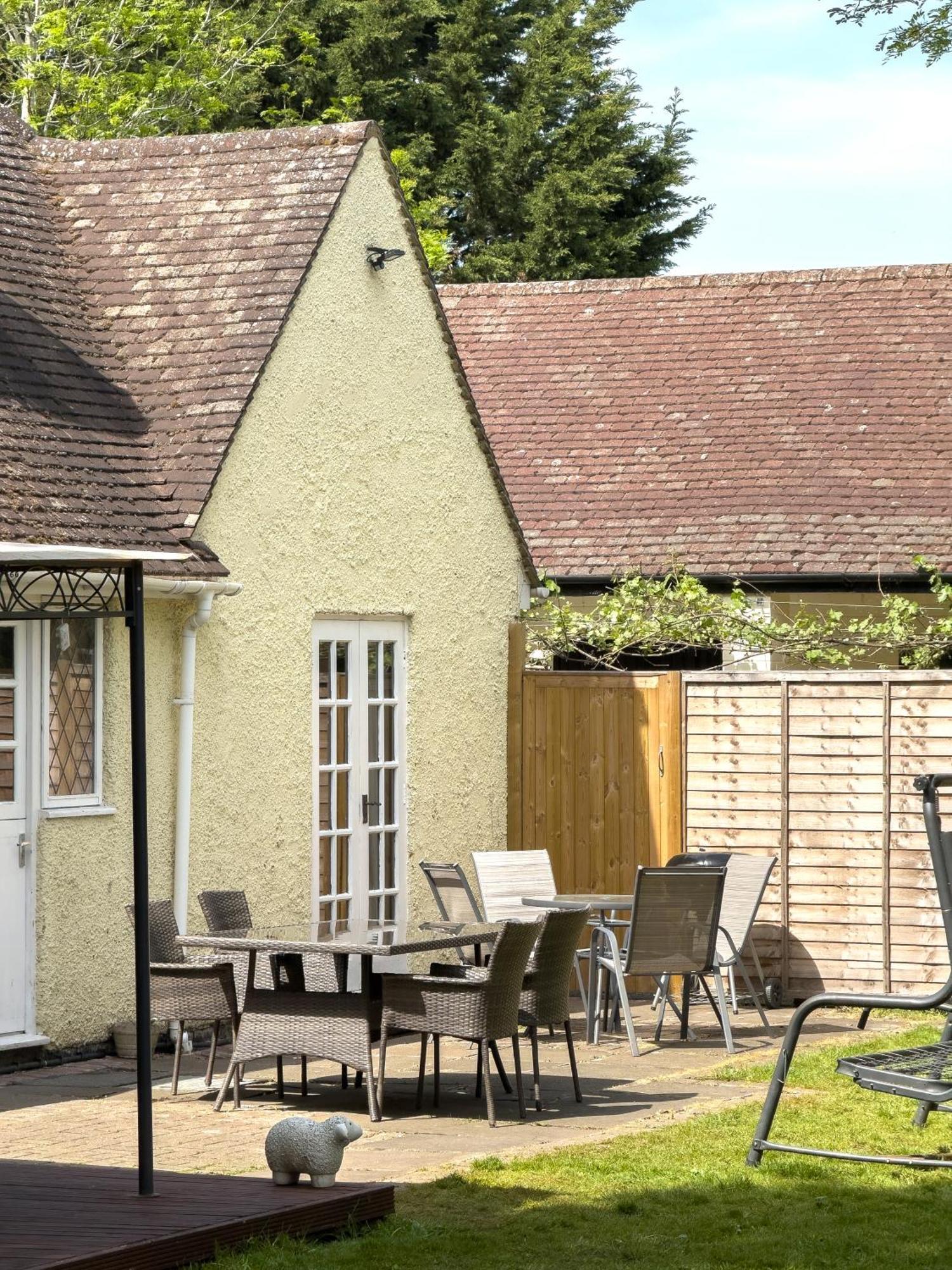 Rural Lodge Stay In Windsor! Hot Tub! Sleeps 20 Bray Kültér fotó