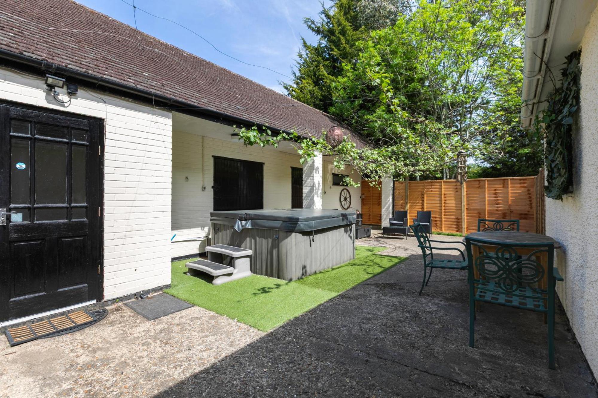 Rural Lodge Stay In Windsor! Hot Tub! Sleeps 20 Bray Kültér fotó